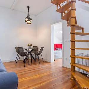 https://alfama-2bdr-duplex-apartment-w-balcony-by-lovelystay.hotels-lisbon-portugal.com